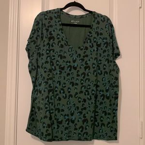 Leopard V-neck T-shirt
